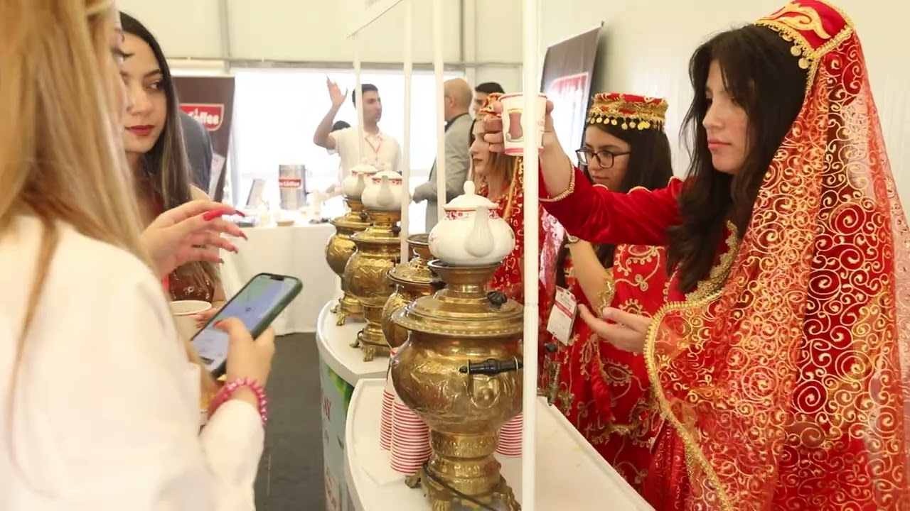 Azercay-Heyder-liyev-ve-Azerbaycan-sahibkarligi-movzusunda-sergide